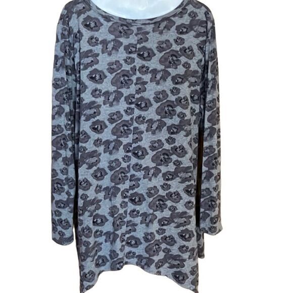 Lane Bryant women's top Size 18 / 20 pullover asymmetrical hemline long sleeve - Picture 2 of 5